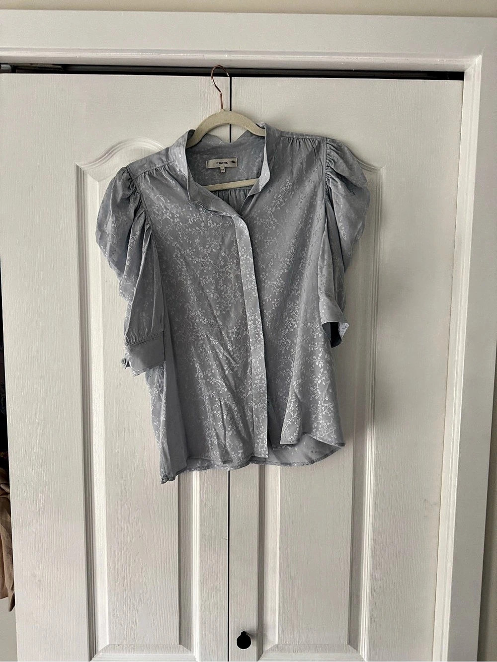 FRAME The Gillian Silk Jacquard Puff-Sleeve Blouse Gray Large